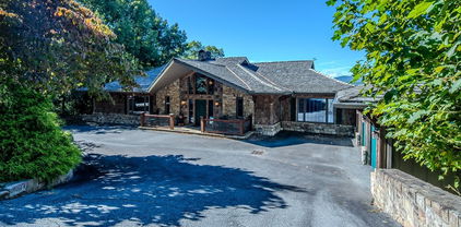 1215 Evergreen, Boone