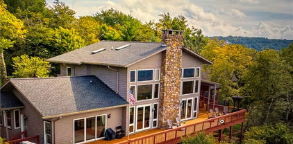 200 Summit Lodge Road, Beech Mountain