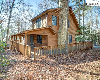 384 Bear Ridge Trail, Fleetwood