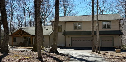 144 Beau Drive, West Jefferson