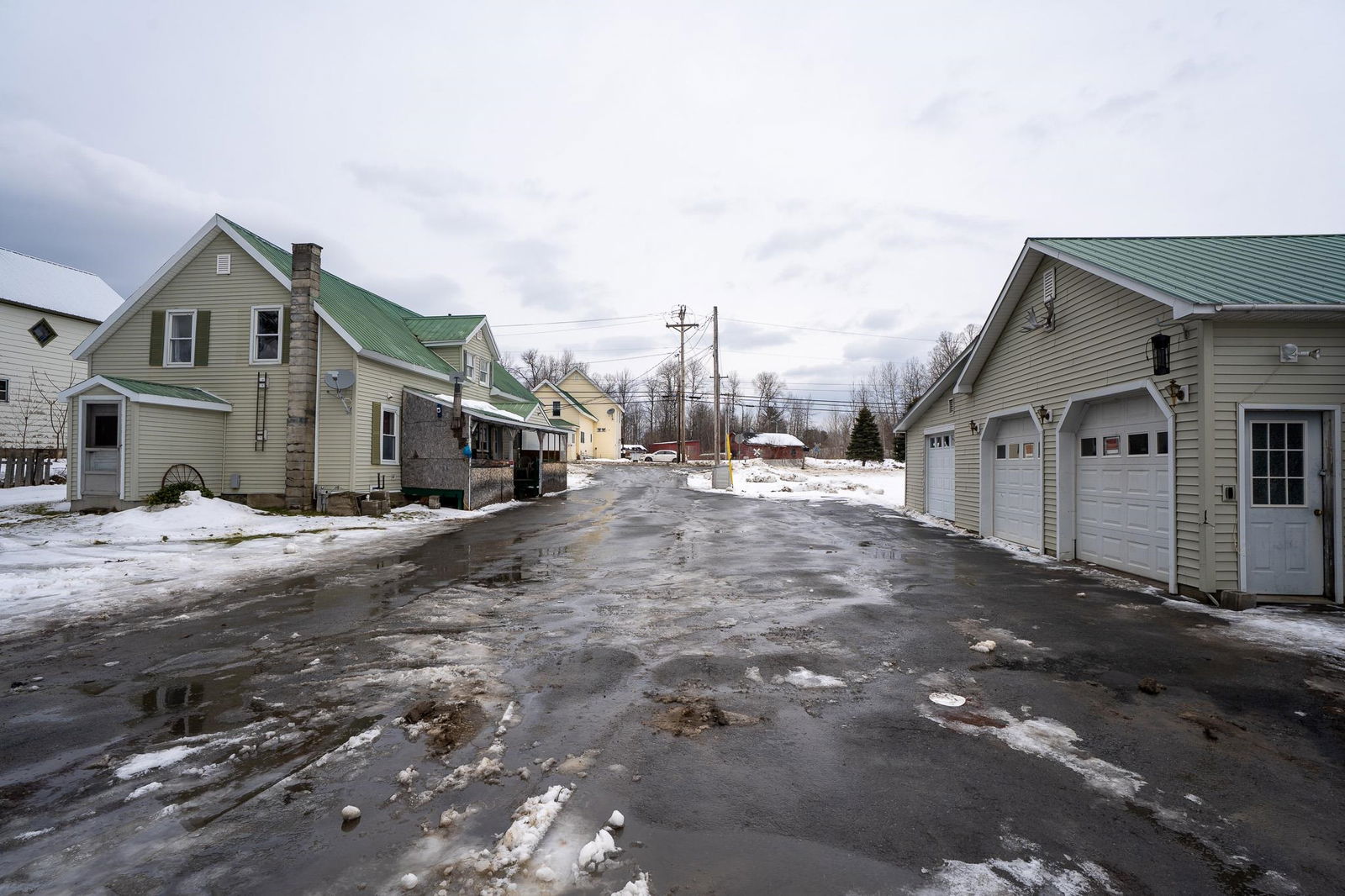 352 E Main St, Troy, 05859