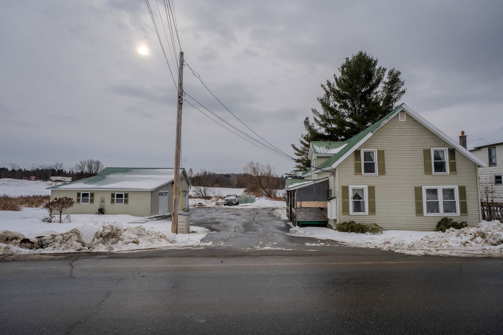 352 E Main St, Troy, 05859