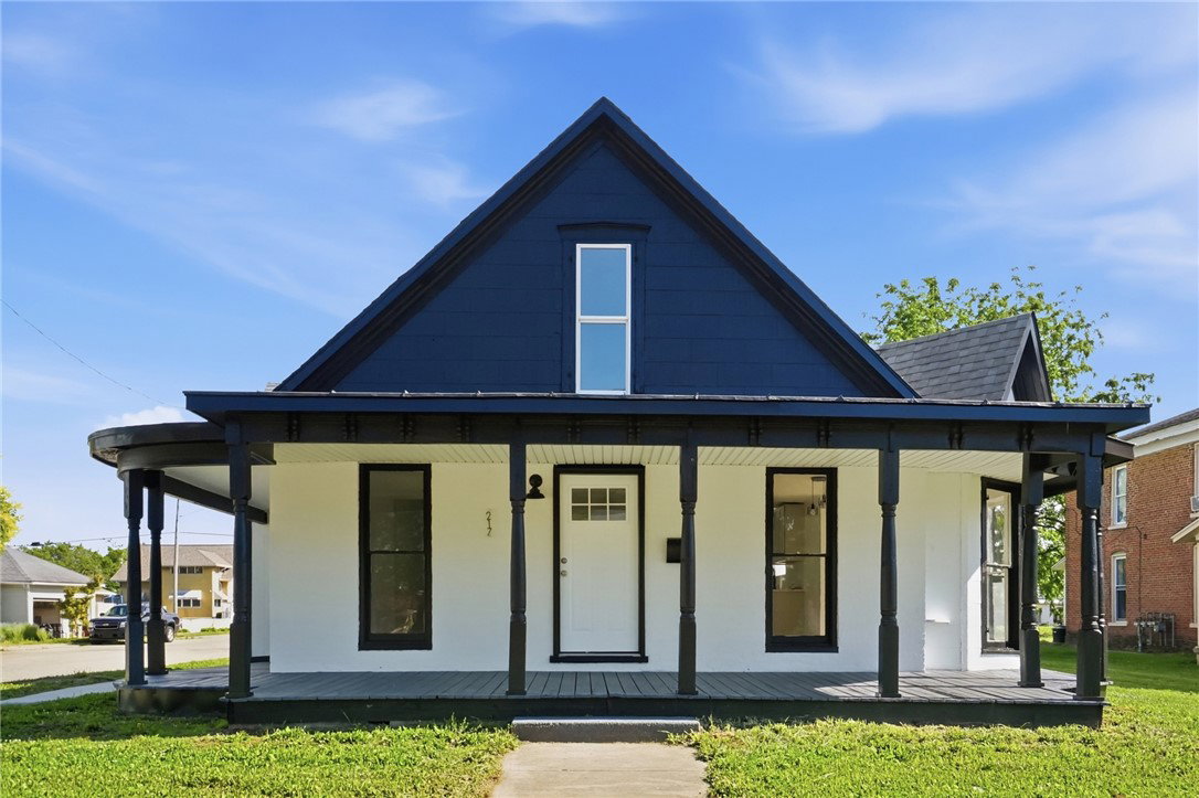e*e様 NEIGHBORHOOD 217 W Jefferson Street, New Carlisle, 45344
