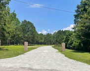 Grooms Road, Cross image