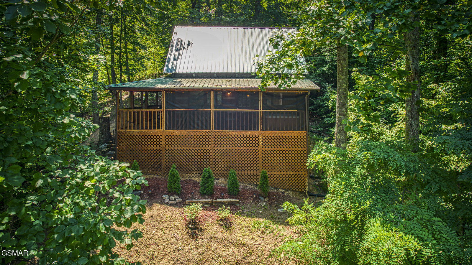 Cozy Log Cabin-Hot Tub-Fire-Pit-Pond-CLEAN-Dollywood-Soaky