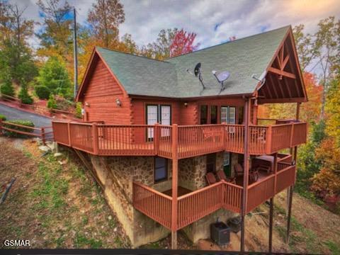 Smoky Mountain Log Cabins Priced $600,000 to $700,000 for Sale