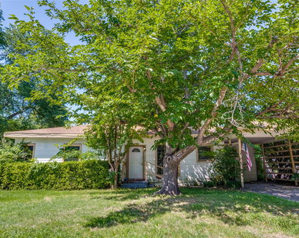 711 W State St, Terrell