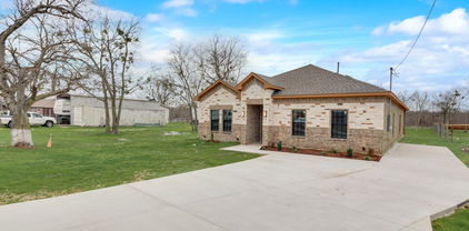 202 N Edward St, Quinlan