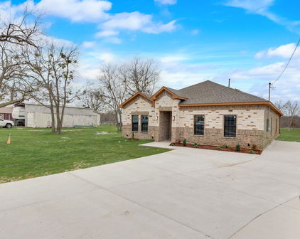 202 N Edward St, Quinlan