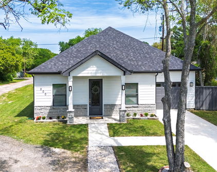 200 Opal Dr, West Tawakoni