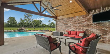 10353 W Dublin Dr, Forney