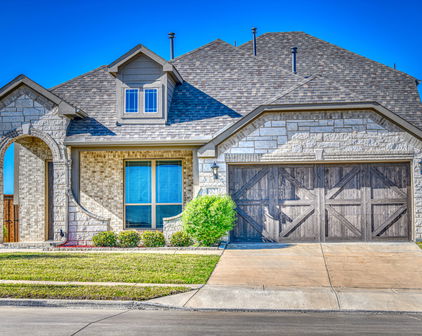 1023 Clydeview Rd, Forney