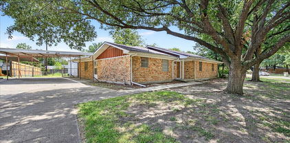 1207 Royal Dr, Kaufman