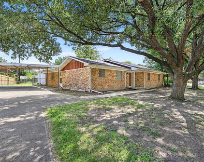 1207 Royal Dr, Kaufman