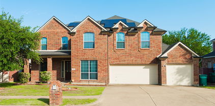 662 Oak Creek Dr, Cedar Hill