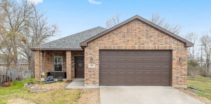 300 Pine St, Forney