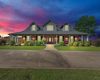 1072 W Secretariat Dr, Terrell