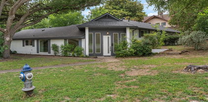 1208 W Red Bird Ln, Dallas