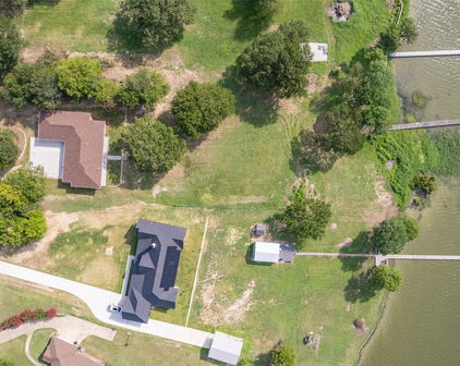 2858 Waters Edge, Quinlan