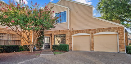 213 Cimarron Trl Unit 2, Irving