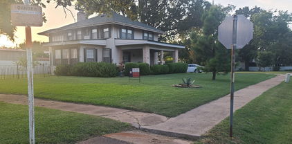 303 N 3rd St, Wills Point