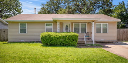 104 Charles Ln, Terrell