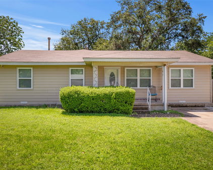 104 Charles Ln, Terrell