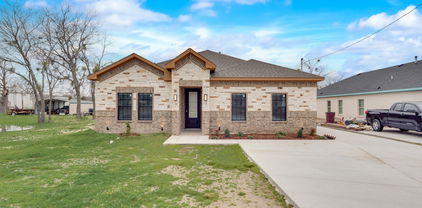 202 N Edward St, Quinlan