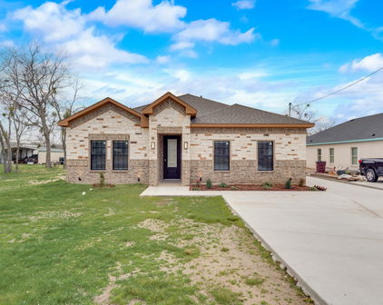 202 N Edward St, Quinlan