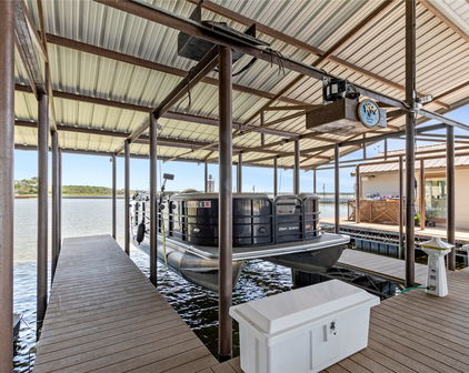 106 Pond Trl, Kemp