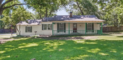 208 Grace Ln, Terrell