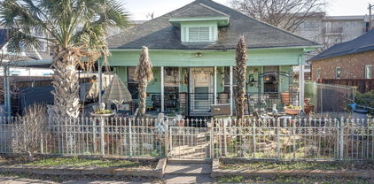 512 W 7th St, Dallas