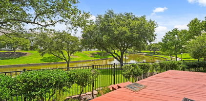9420 Blue Jay Way, Irving