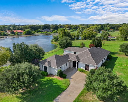 11151 County Road 4027, Kemp