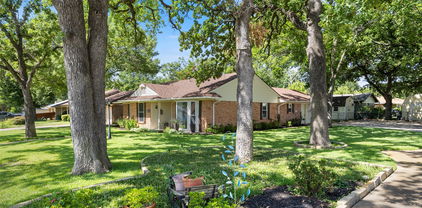 519 Staffordshire Dr, Irving