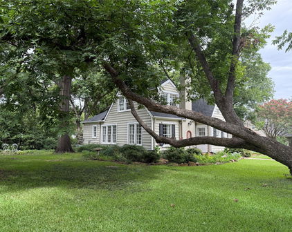 210 Elm Dr, Terrell