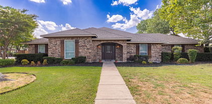102 Royal Oaks Dr, Greenville