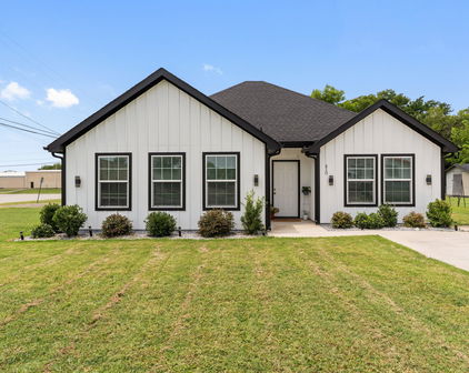 810 S Main St, Kemp