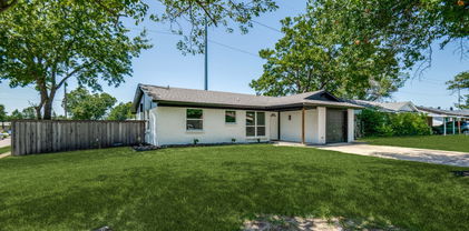 702 Sara Dr, Mesquite
