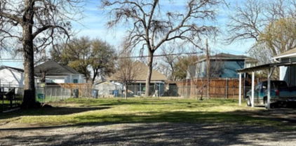 709 Melba St, Dallas