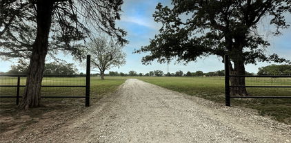 1796 County Road 2540, Quinlan