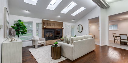 920 Blue Lake Cir, Richardson