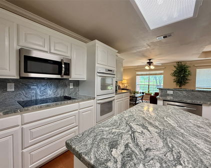 1025 Oak Hollow Ln, Combine