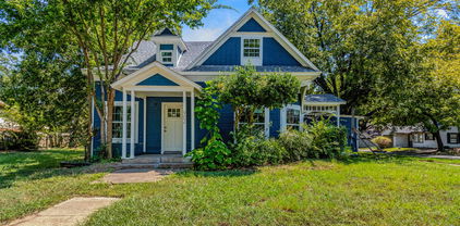902 N Frances St, Terrell