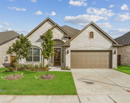 1722 Highwood, Forney
