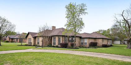 100 Brandon Ln, Forney
