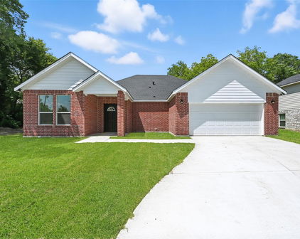 704 W Grove St, Terrell