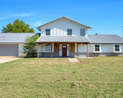 626 Signal Rd, Quinlan