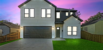 2219 W Lovers Ln, Dallas