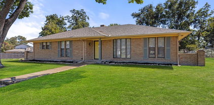 208 Ashe Bend Dr, Rowlett